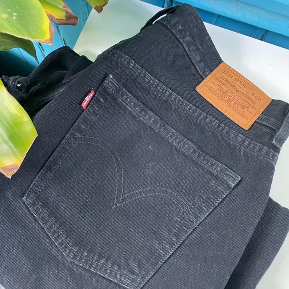 Black Wide Leg Levi’s - Picture 1 of 4